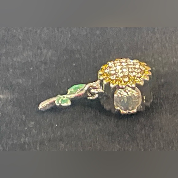 Sunflower Charm - Picture 4 of 5